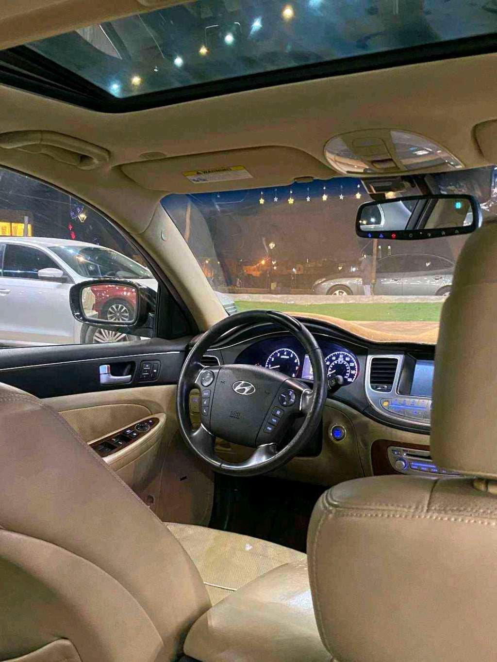Vehicle photo 6