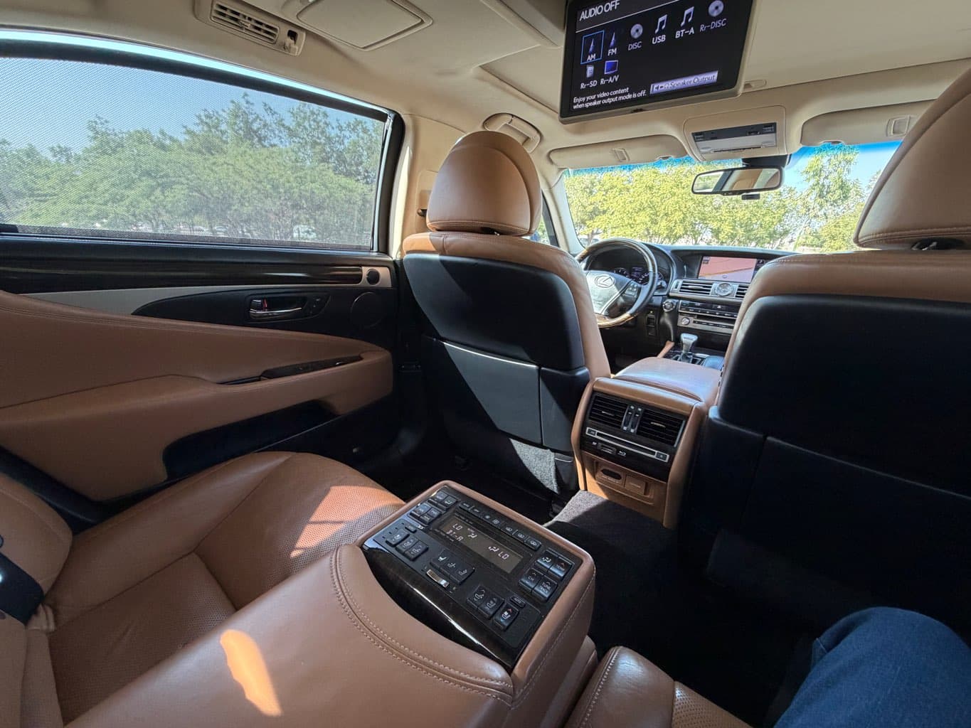 Vehicle photo 6