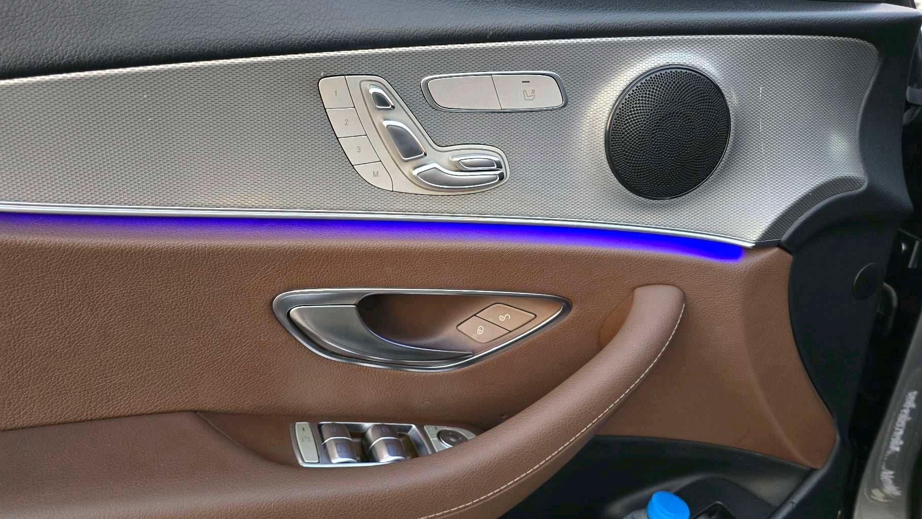 Mercedes-Benz E350 photo 4