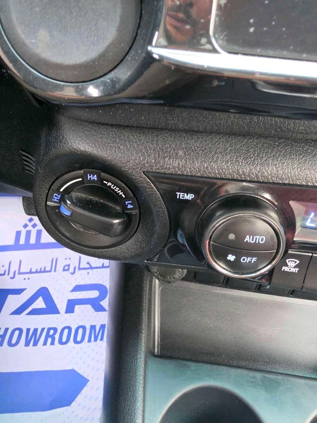 Toyota HiLux photo 8