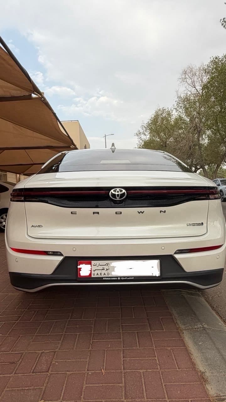 Toyota Crown photo 2
