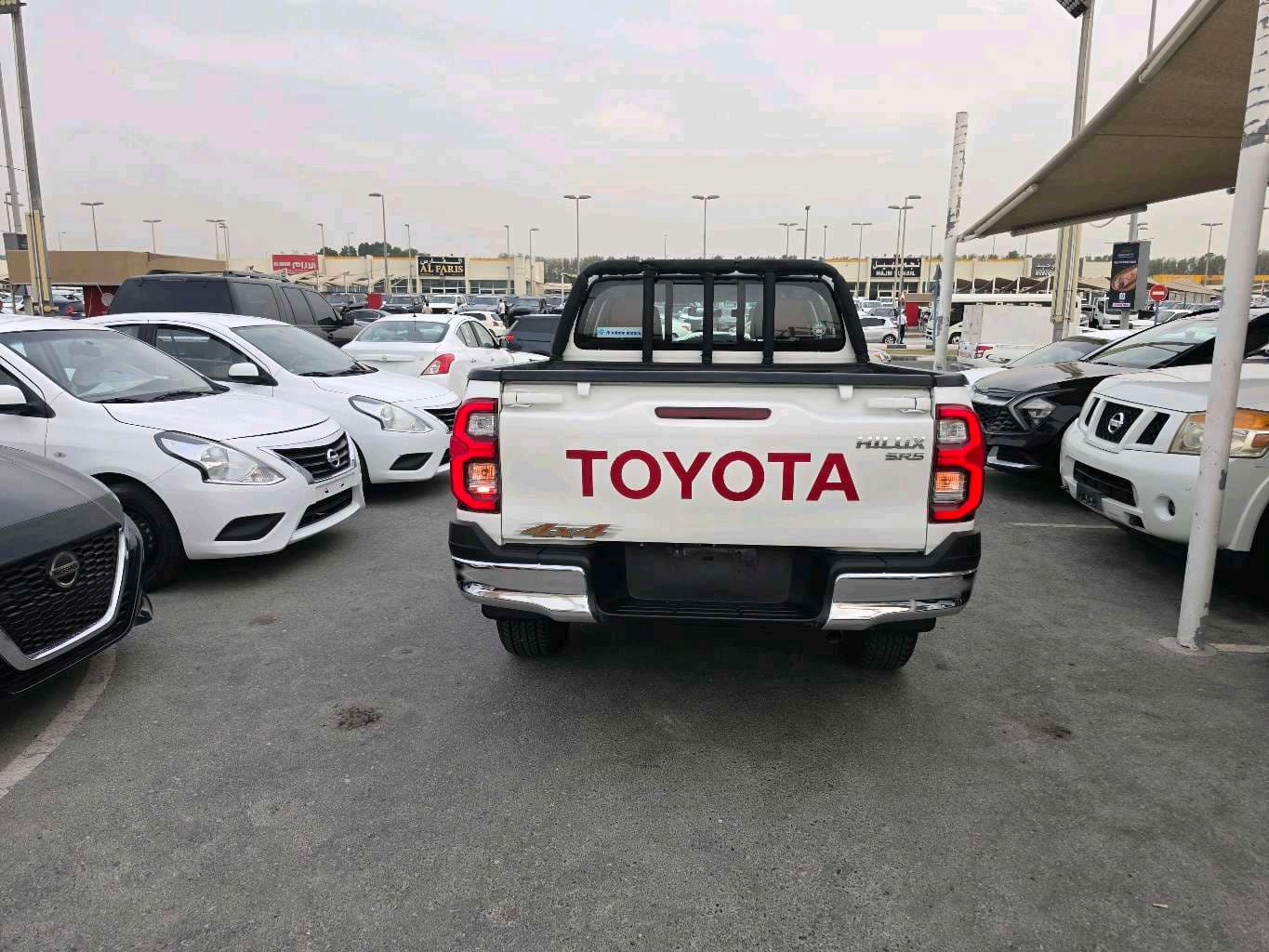 Toyota HiLux photo 4