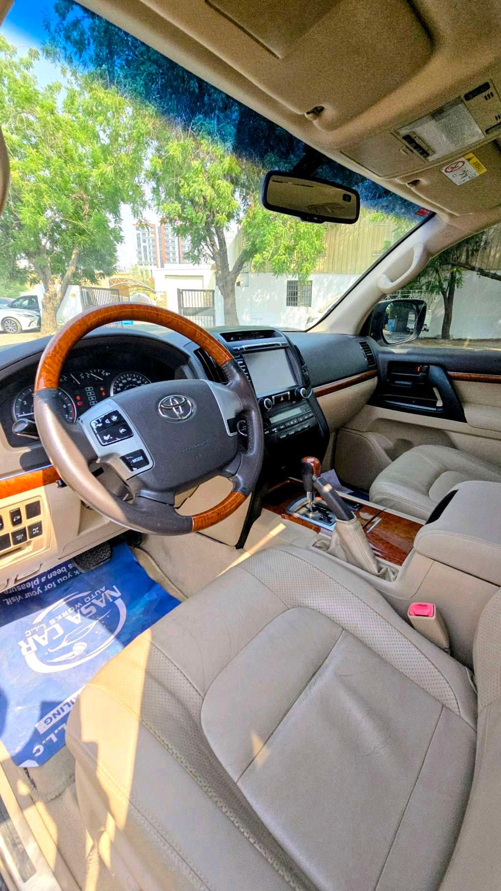 Toyota Land Cruiser photo 4
