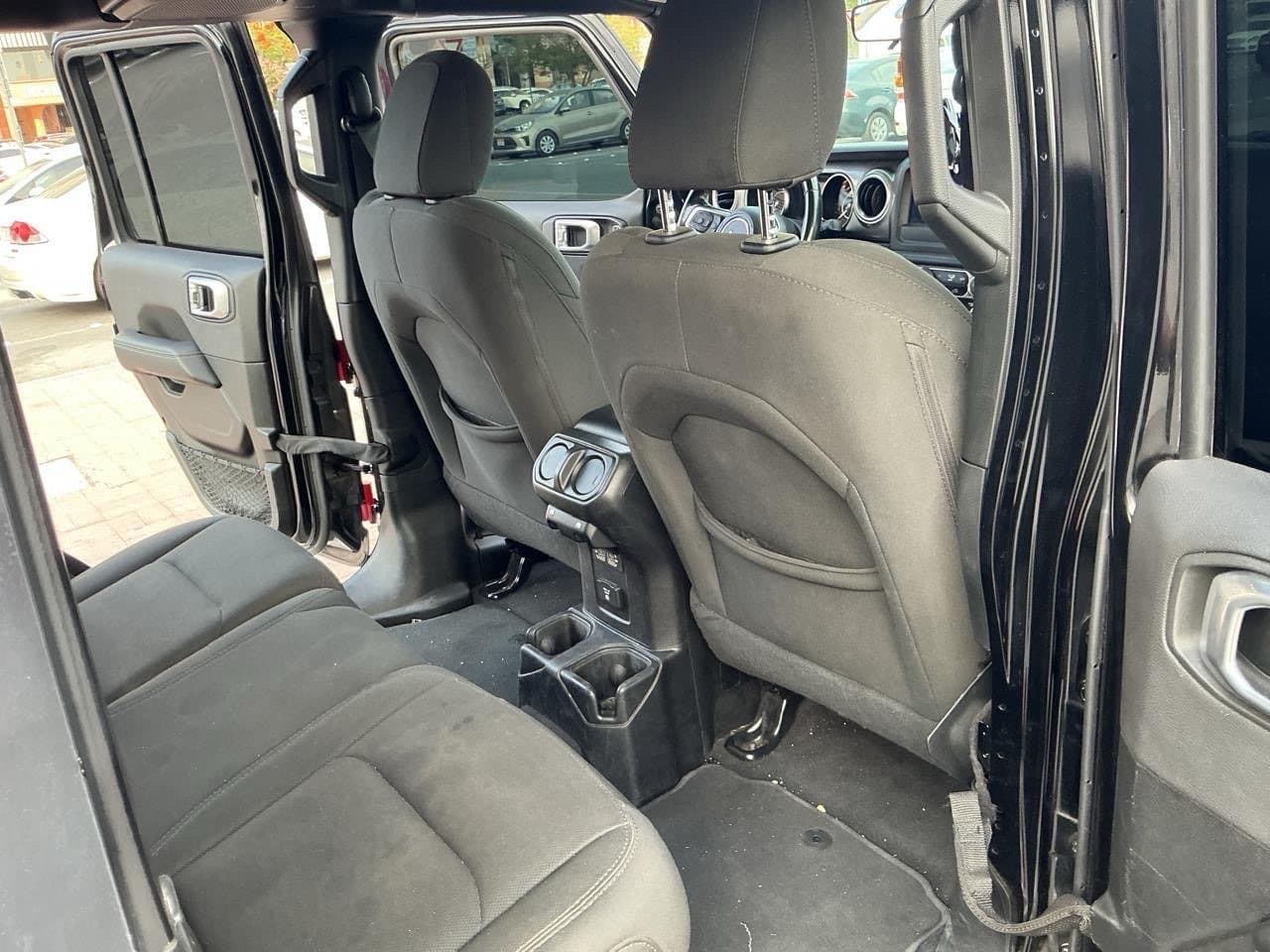 Jeep Wrangler photo 18
