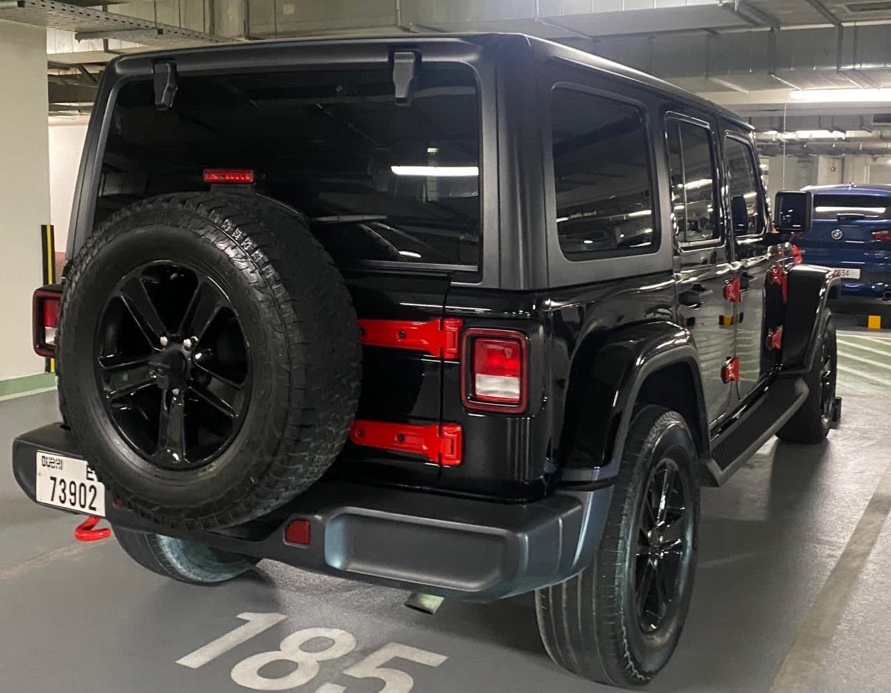 Jeep Wrangler photo 8