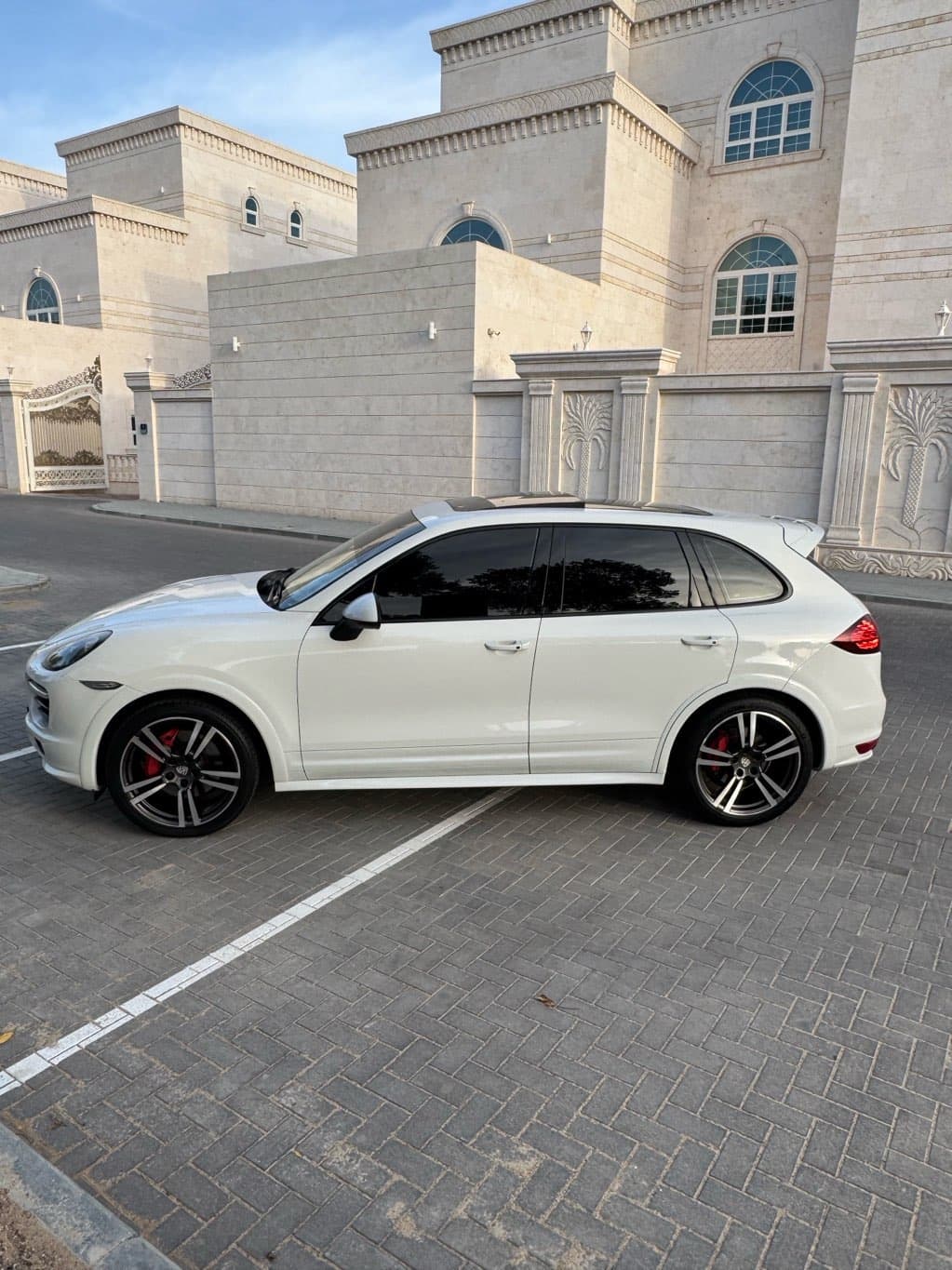Porsche Cayenne photo 2