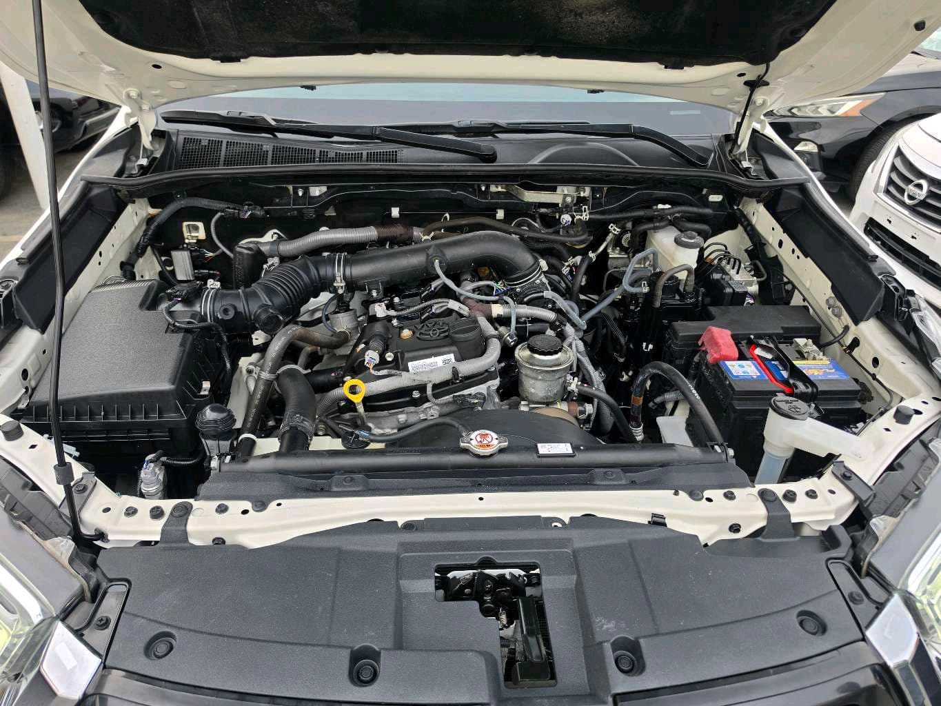 Toyota HiLux photo 11