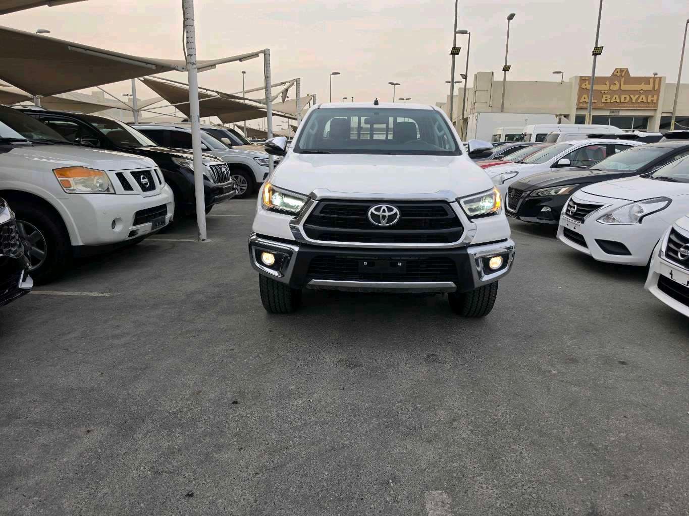 Toyota HiLux photo 2