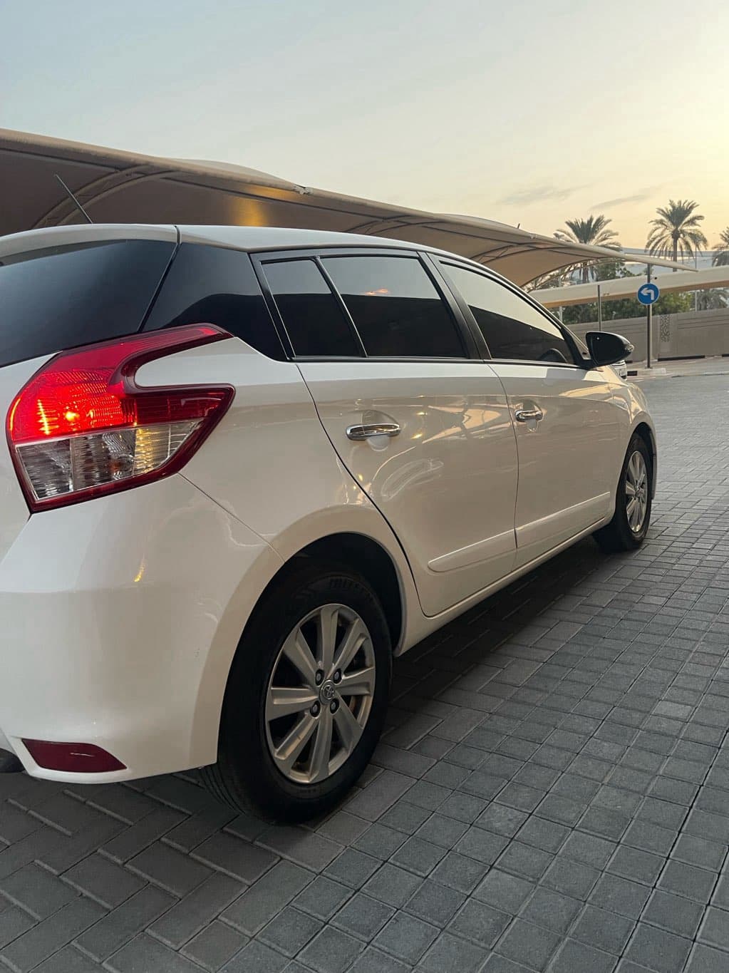 Toyota Yaris photo 2
