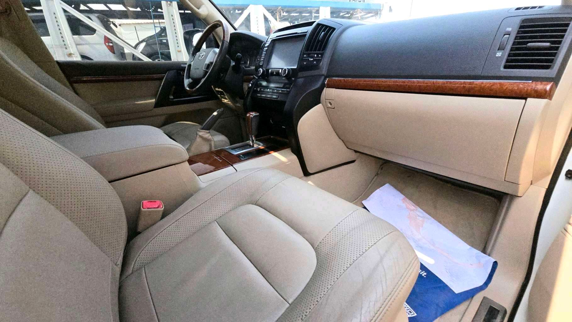 Toyota Land Cruiser photo 8