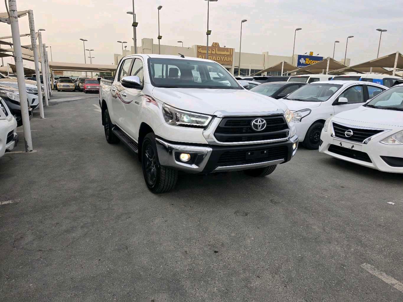 Toyota HiLux photo 3