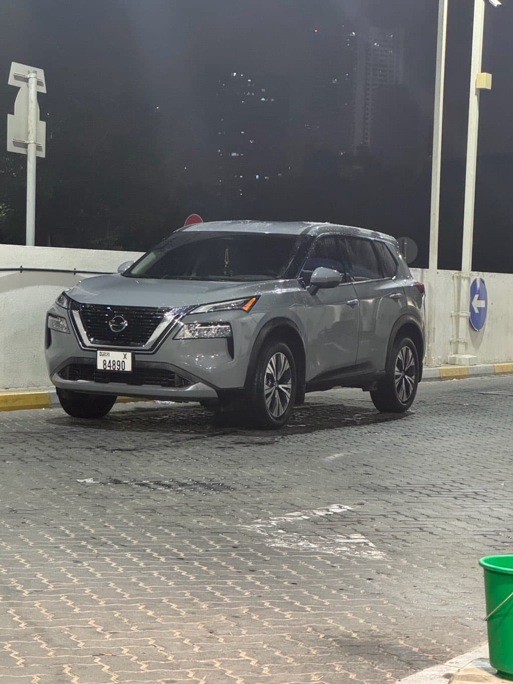 Nissan Rogue photo 2