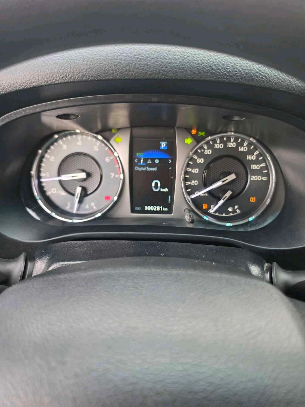 Toyota HiLux photo 12