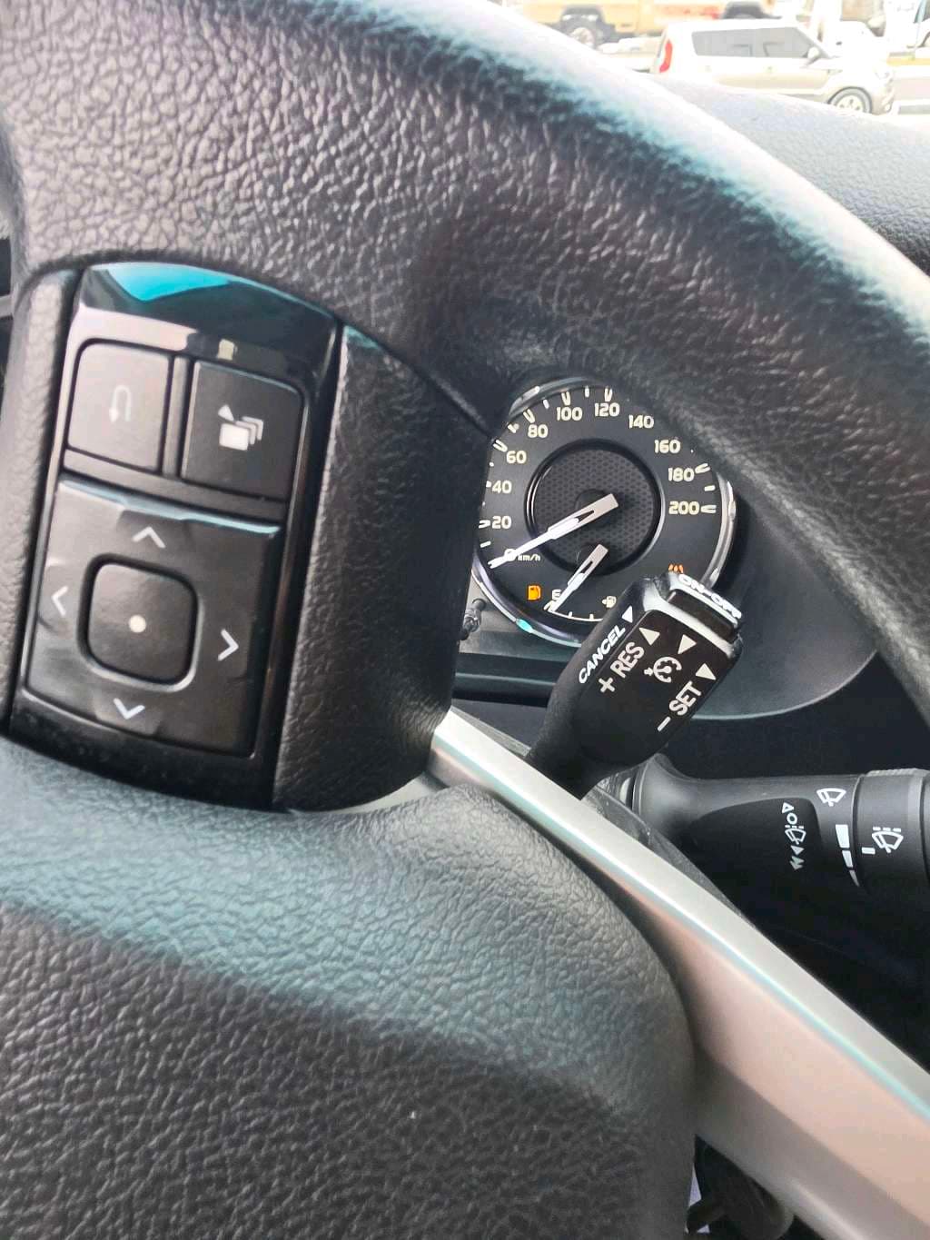 Toyota HiLux photo 10