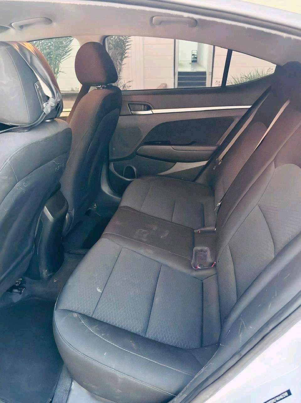 Hyundai Elantra photo 6