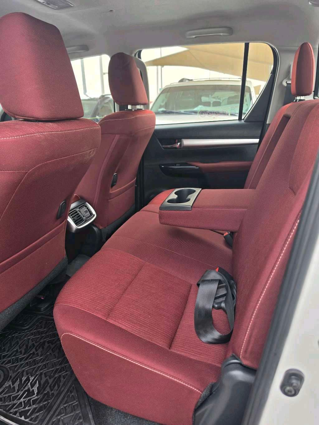 Toyota HiLux photo 5