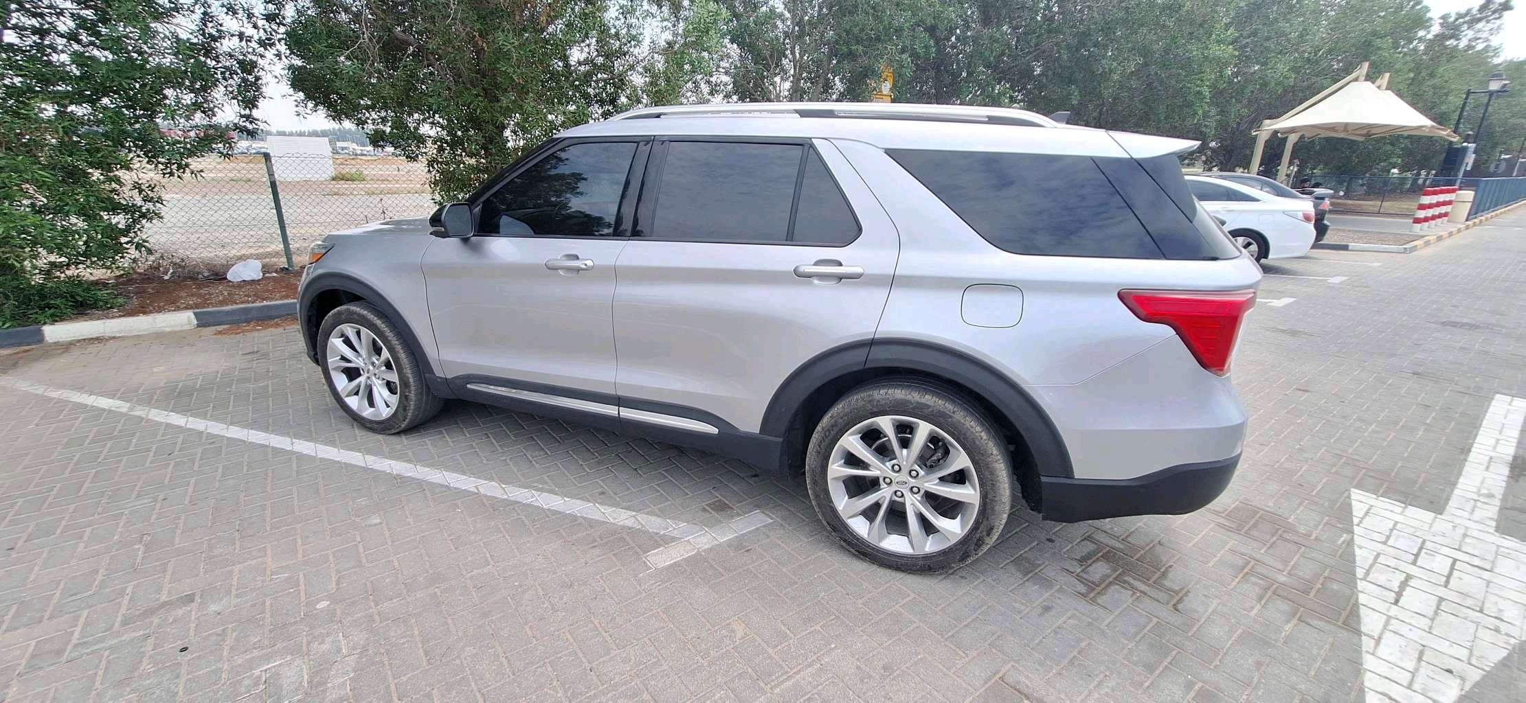 Ford Explorer photo 5