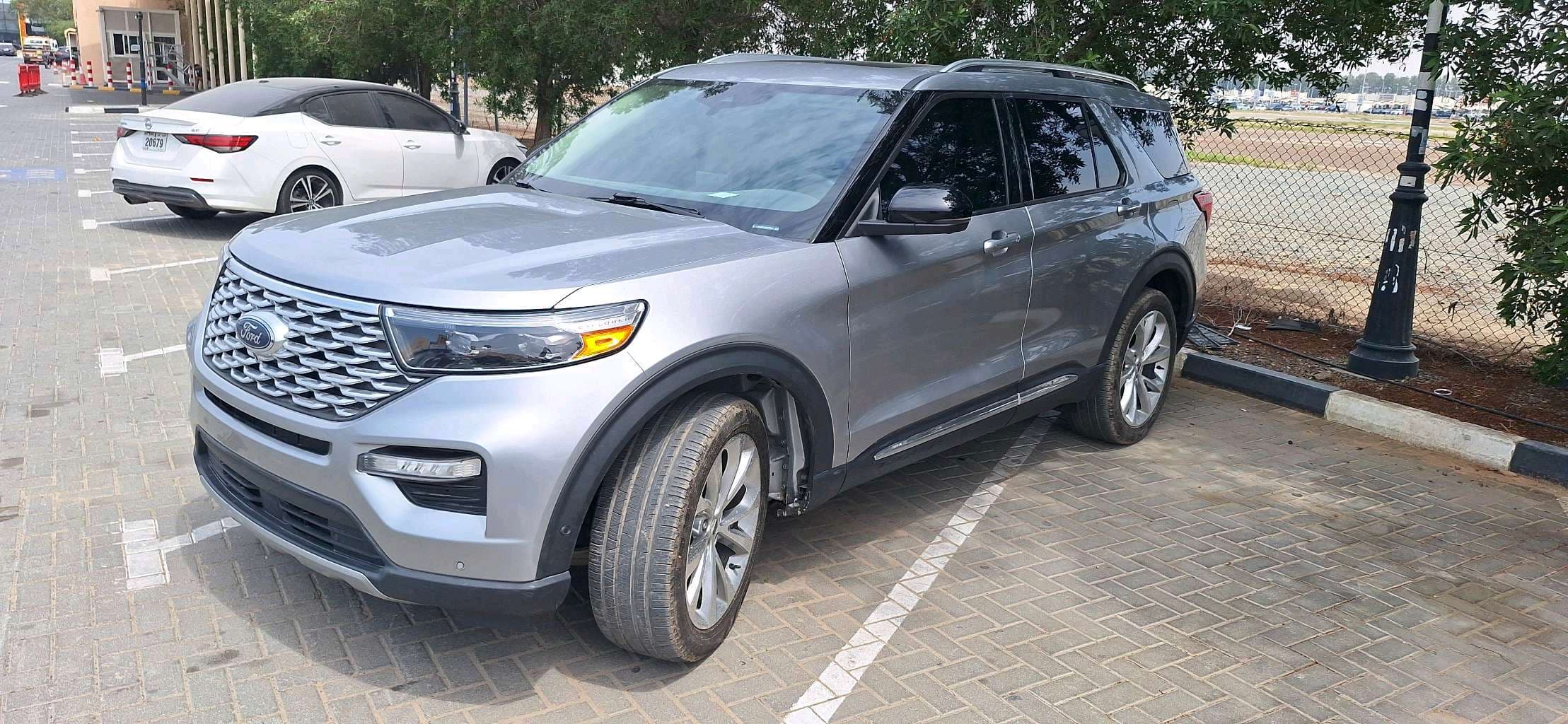 Ford Explorer photo 4